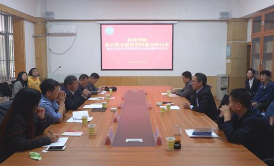 图片包含 游戏机, 会议室, 房间, 桌子描述已自动生成 图片包含 游戏机, 会议室, 房间, 桌子描述已自动生成